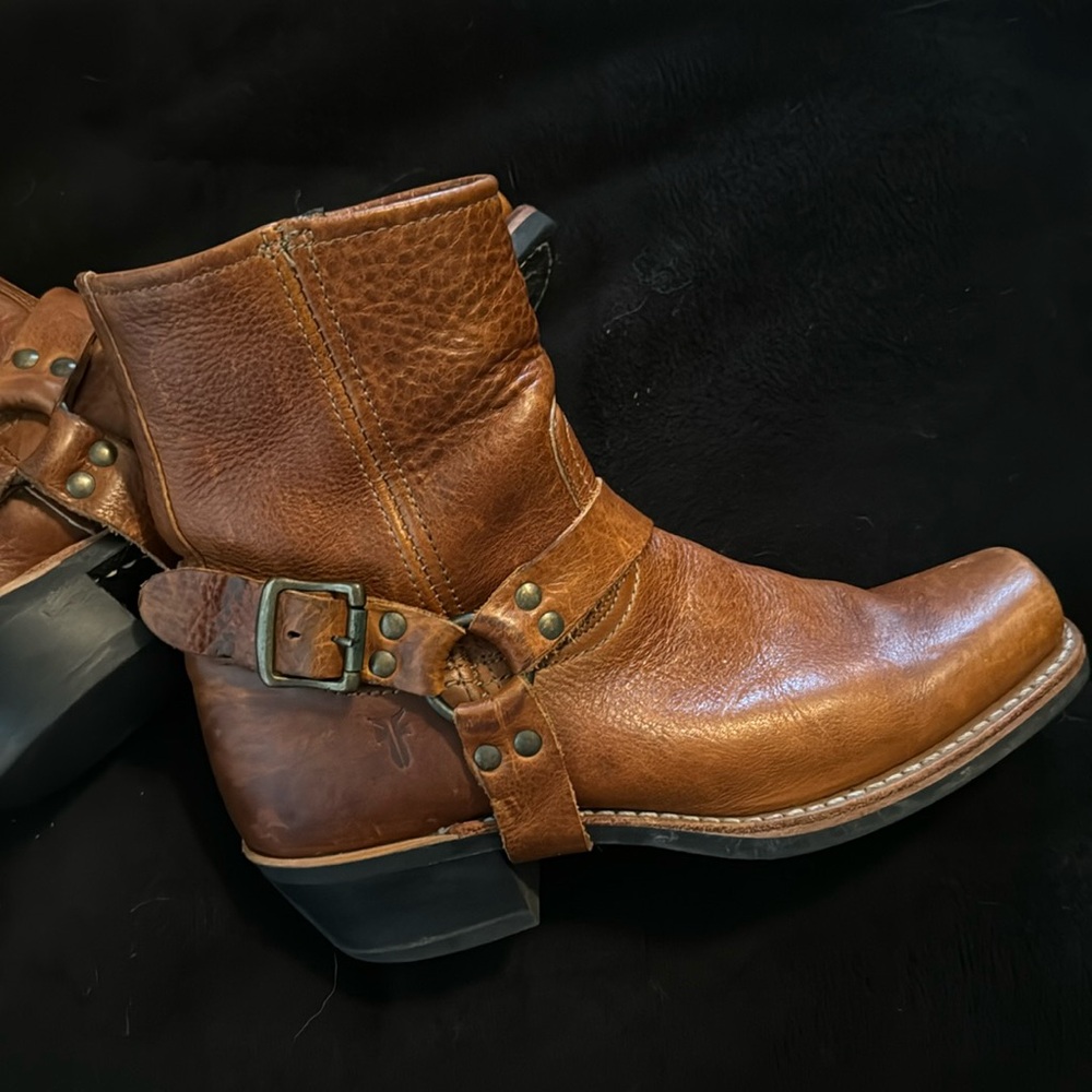 Frye Women’s Harness 8R Boot in Cognac; size 9.5